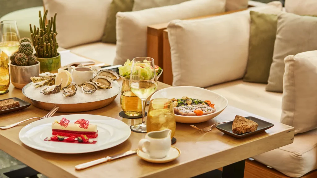 CASAB-P0420-Cafe-M-Lunch16x9jpg - The Voyage Magazine Hyatt Regency Casablanca